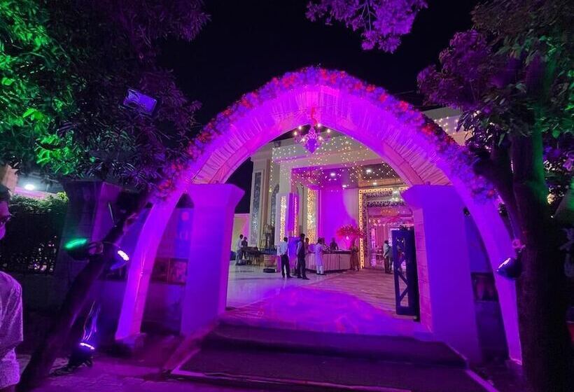 酒店 Vrinda Resort By Dcrest Vridavan