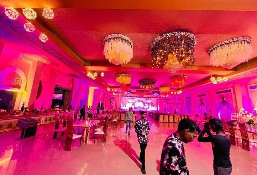 酒店 Vrinda Resort By Dcrest Vridavan