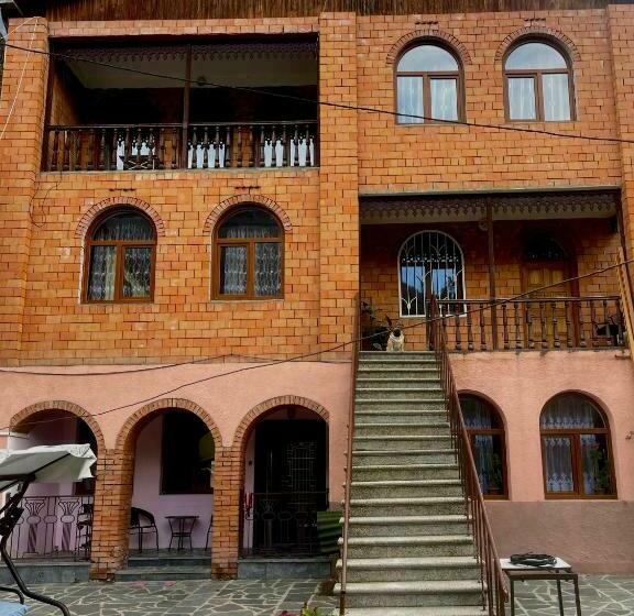 پانسیون Borjomi Guest House