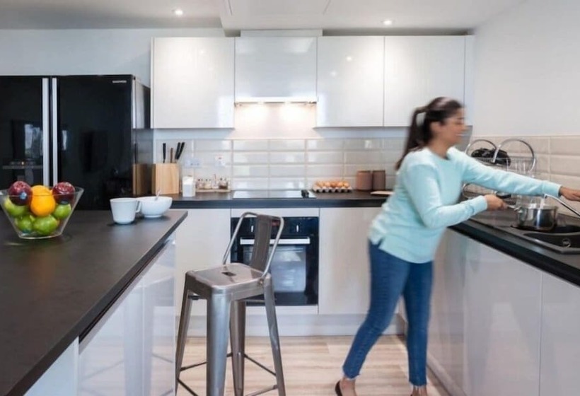 펜션 Modern Rooms In Coventry