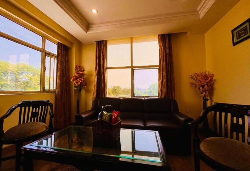 בית מלון כפרי The Reo Near Har Ke Pauri Road  Haridwar