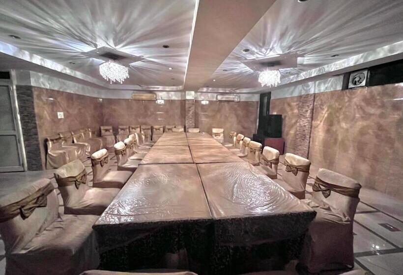 בית מלון כפרי The Reo Near Har Ke Pauri Road  Haridwar