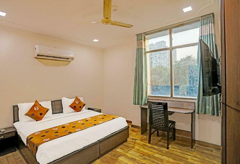 בית מלון כפרי Grand Tushar Ghaziabad Railway Station