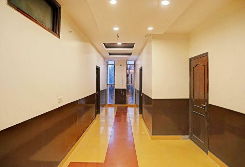 בית מלון כפרי Grand Tushar Ghaziabad Railway Station