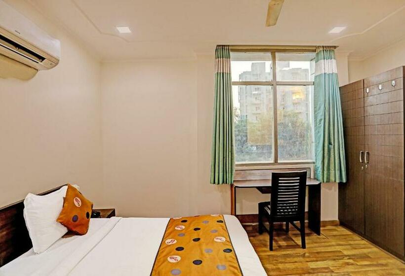 בית מלון כפרי Grand Tushar Ghaziabad Railway Station