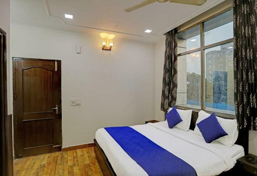 בית מלון כפרי Grand Tushar Ghaziabad Railway Station