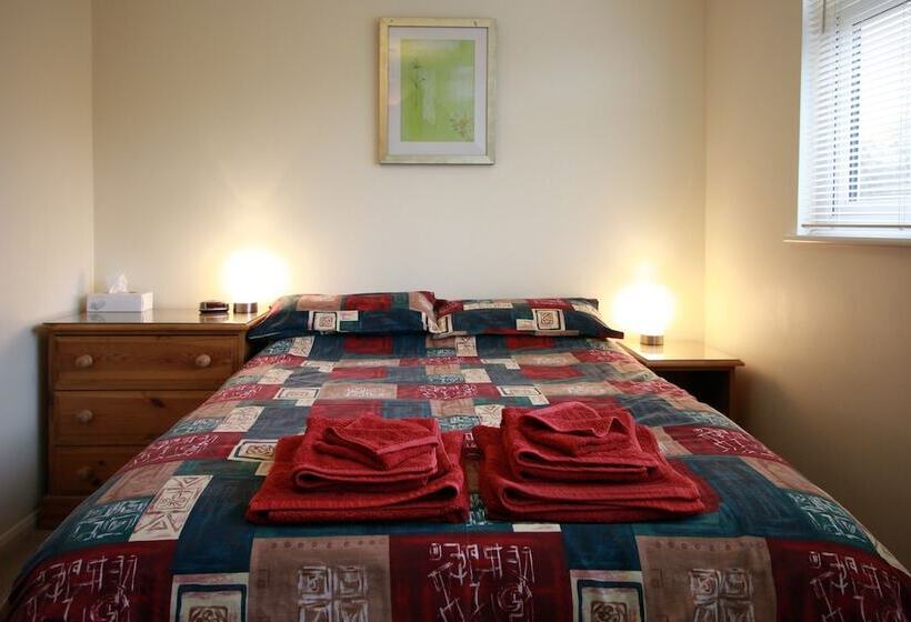 Abacus Bed And Breakfast, Blackwater, Hampshire