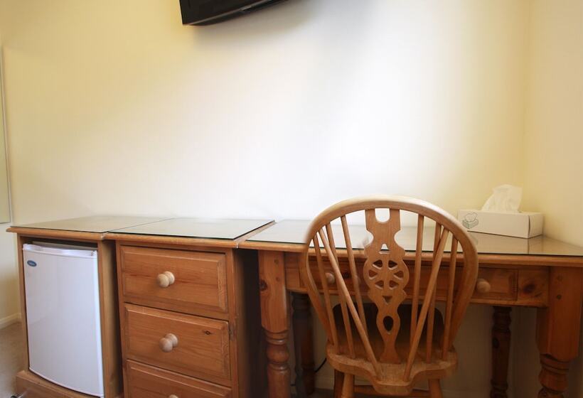 Abacus Bed And Breakfast, Blackwater, Hampshire