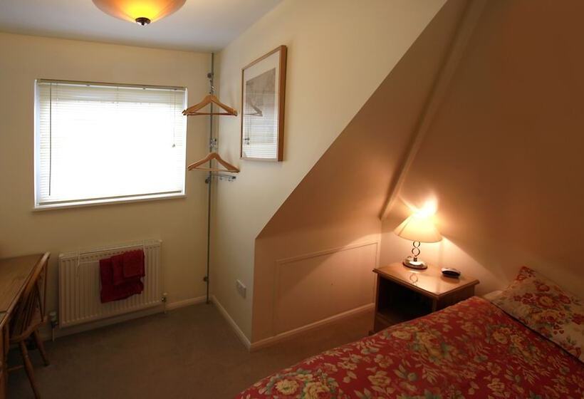 Abacus Bed And Breakfast, Blackwater, Hampshire