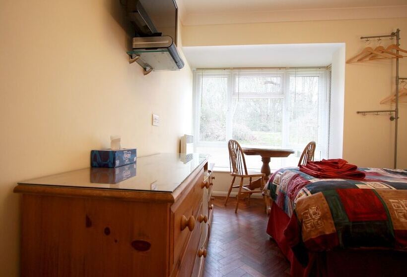 Abacus Bed And Breakfast, Blackwater, Hampshire