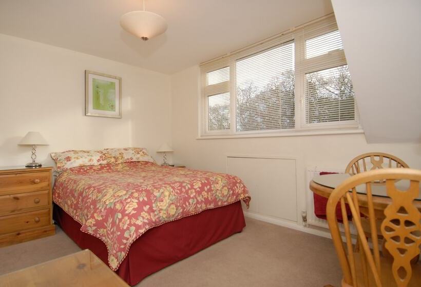 Abacus Bed And Breakfast, Blackwater, Hampshire