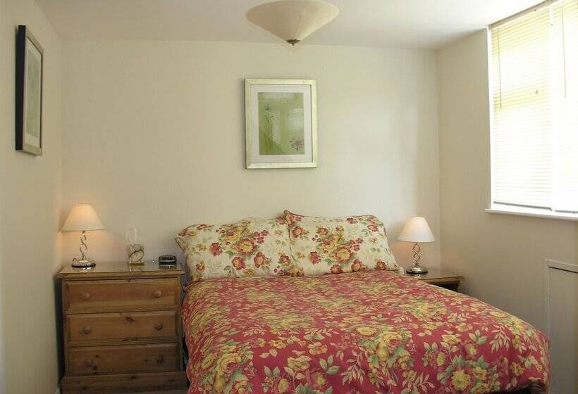 Abacus Bed And Breakfast, Blackwater, Hampshire