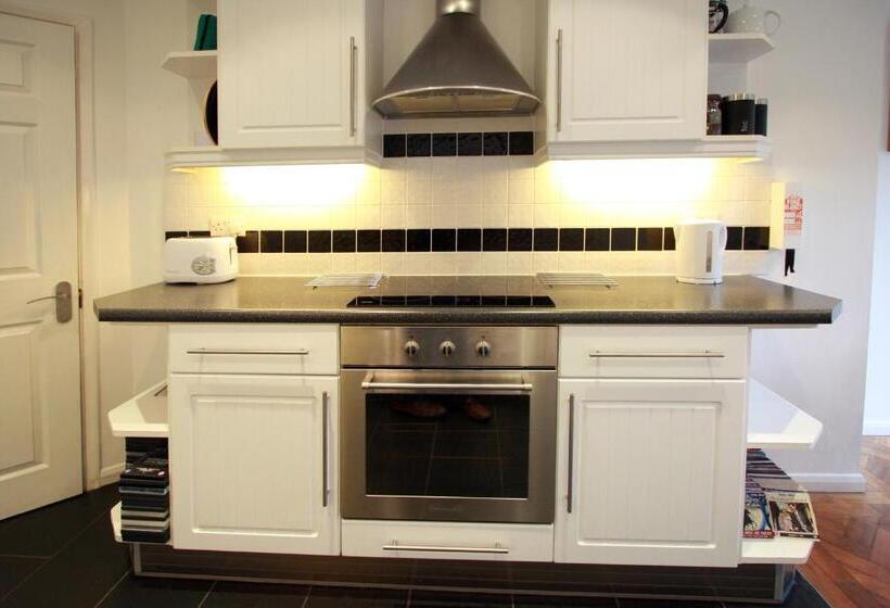 Abacus Bed And Breakfast, Blackwater, Hampshire