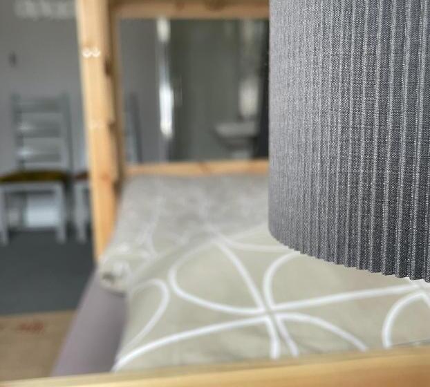 Общежитие Breakers Guest House