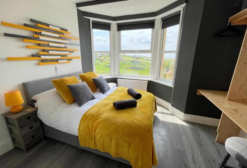 Общежитие Breakers Guest House