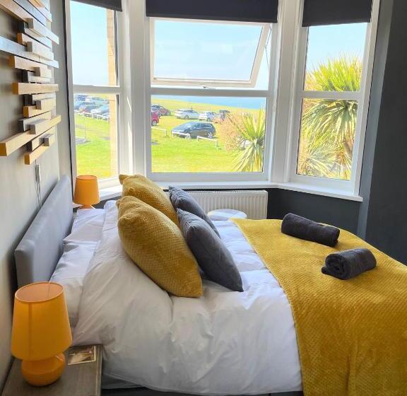 Общежитие Breakers Guest House