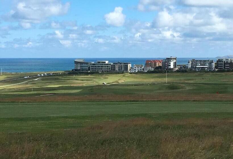 Общежитие Breakers Guest House