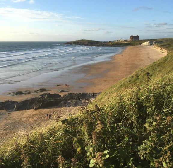 Общежитие Breakers Guest House