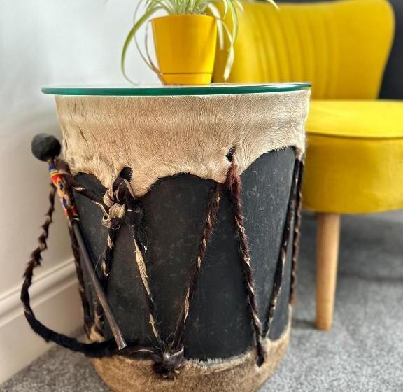 Общежитие Breakers Guest House