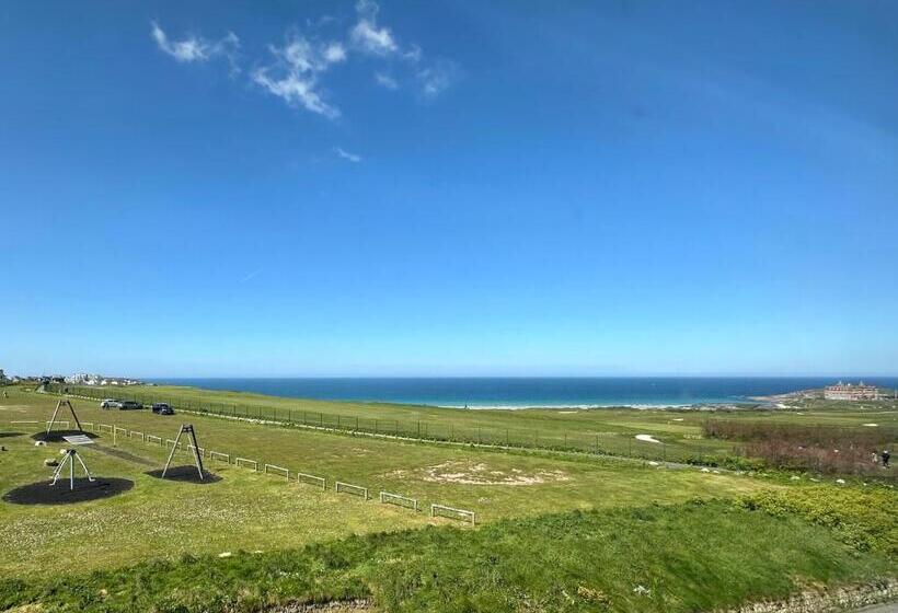 Общежитие Breakers Guest House