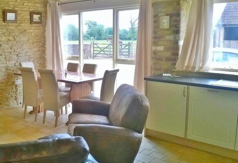 Battens Farm Cottages B&b