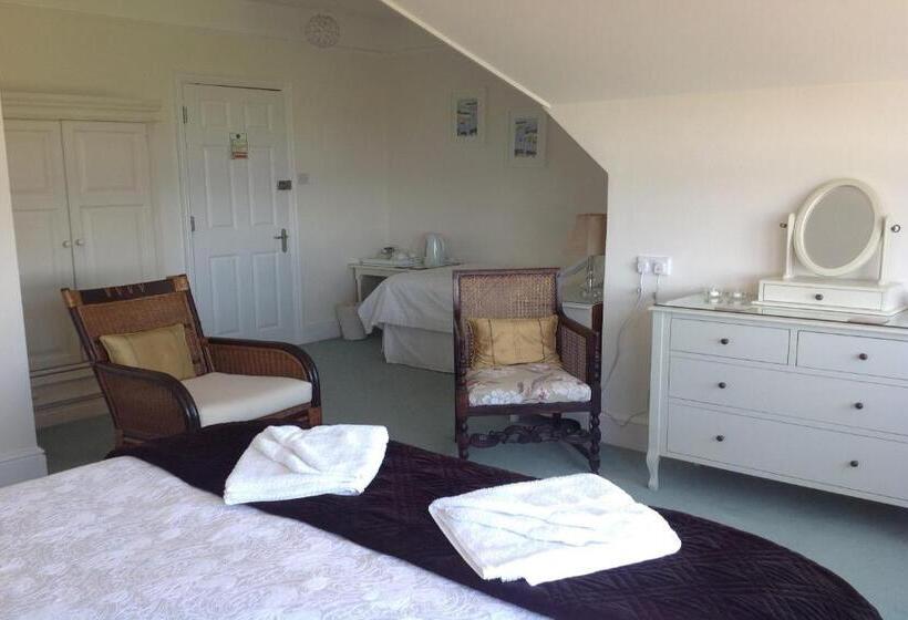 민박 Bassets House