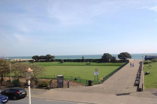 민박 Bassets House