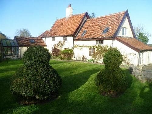 مبيت وإفطار Holly Tree House