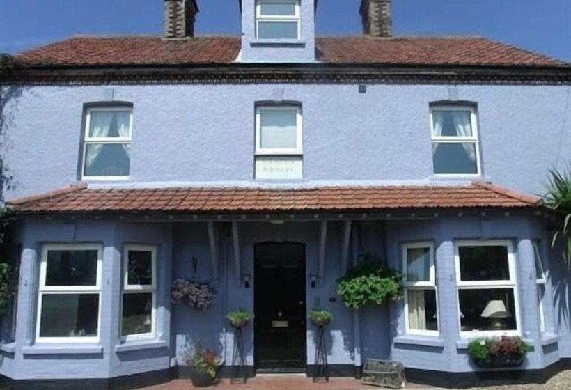 Bed and Breakfast Hooray Henrys