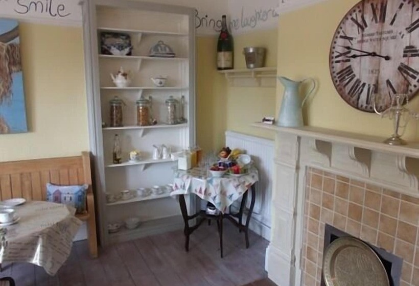 Bed and Breakfast Hooray Henrys