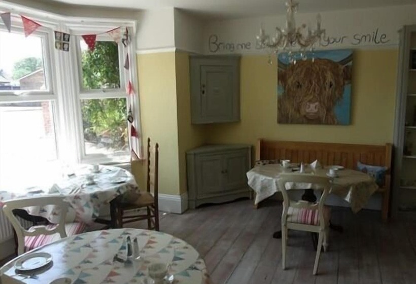 Bed and Breakfast Hooray Henrys