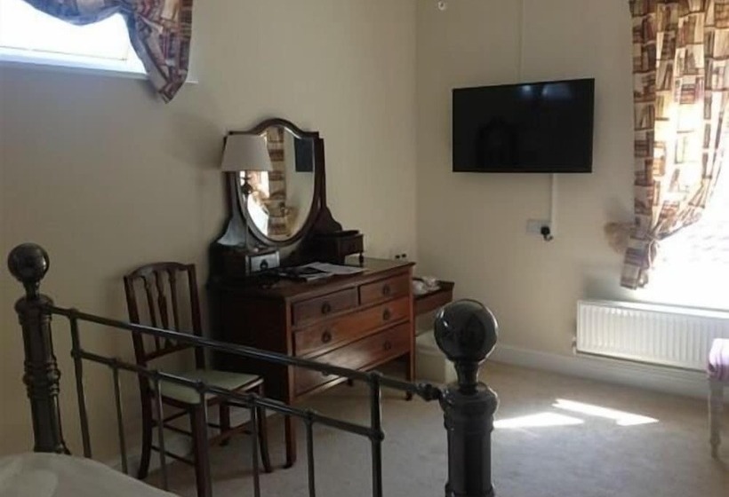 Bed and Breakfast Hooray Henrys