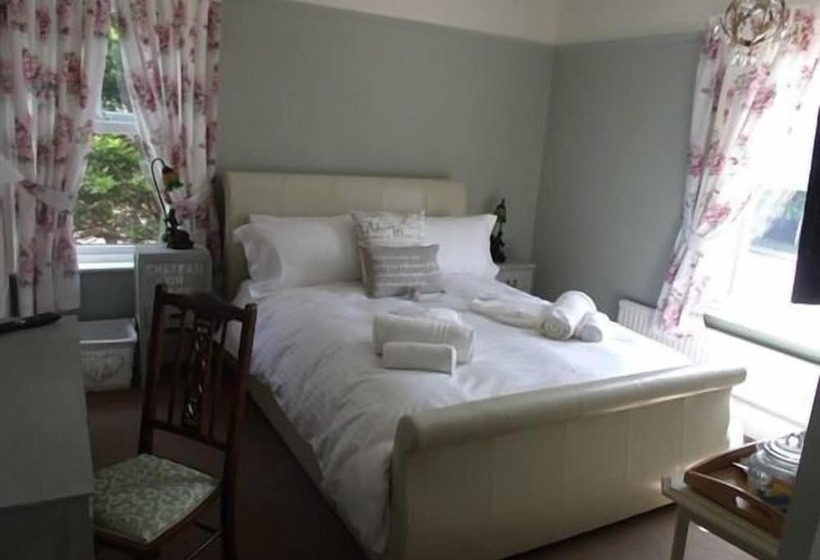 Bed and Breakfast Hooray Henrys