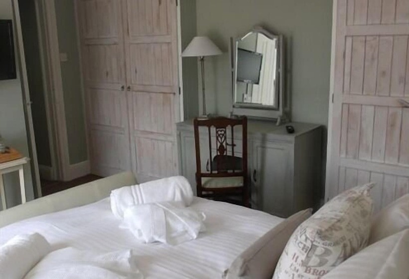 Bed and Breakfast Hooray Henrys