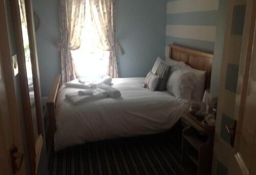 Bed and Breakfast Hooray Henrys