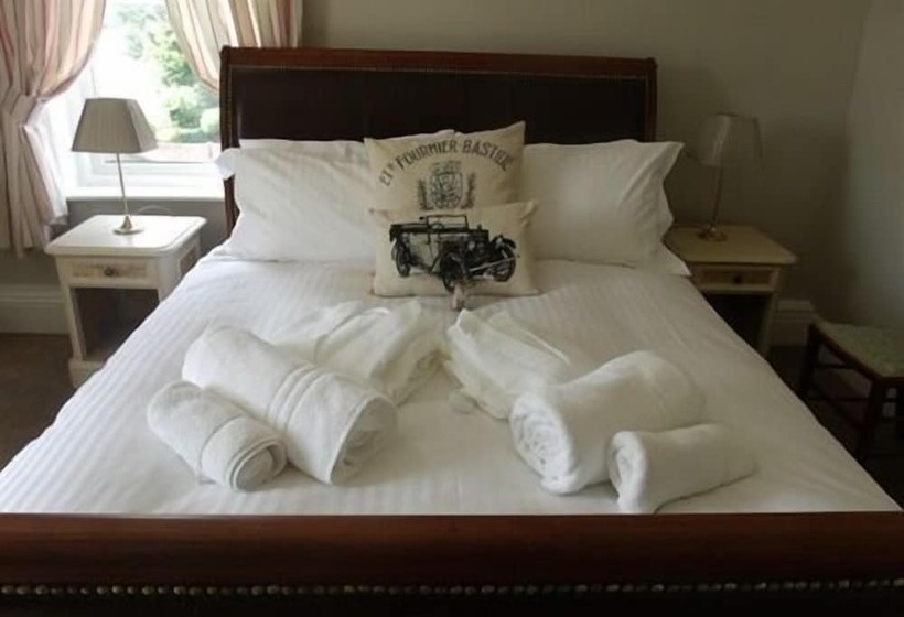 Bed and Breakfast Hooray Henrys