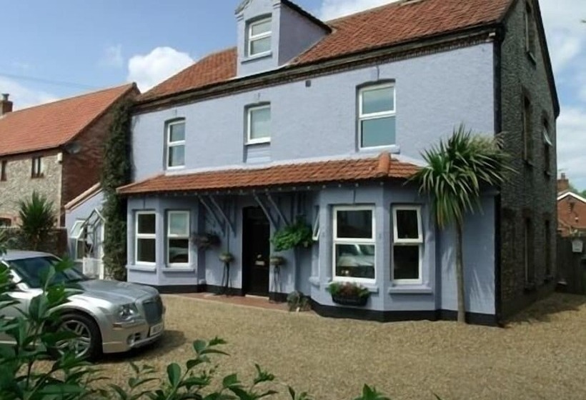 Bed and Breakfast Hooray Henrys