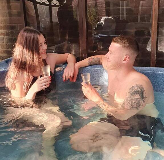 تختخواب و صبحانه Little Lodge