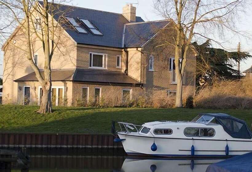 민박 The Gate House