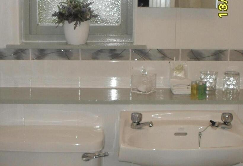 Bed and Breakfast The Old Library & Lodge