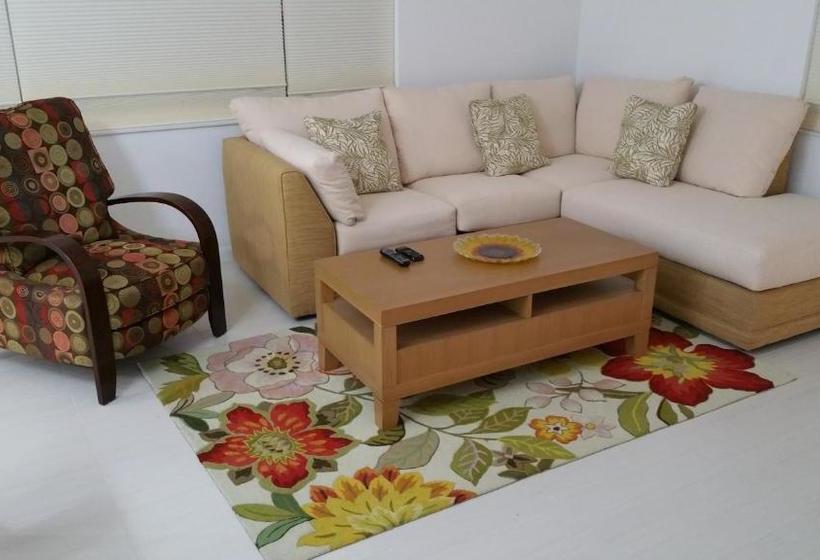 Downtown Hollywood Boutique