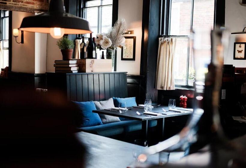 Отель Bel And The Dragon Kingsclere