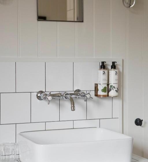 Отель Bel And The Dragon Kingsclere