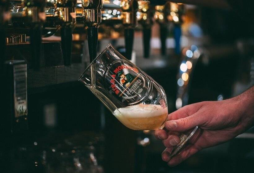 Отель Black Bull