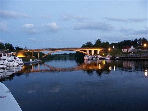 בית מלון כפרי Carrybridge Lakeside Lodge