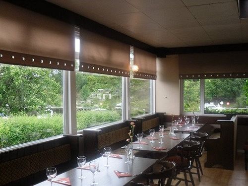 בית מלון כפרי Carrybridge Lakeside Lodge