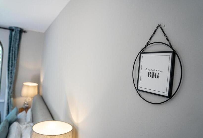 فندق Castle At Edgehill