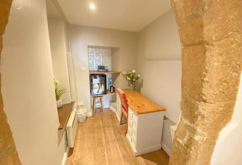 فندق Castle At Edgehill