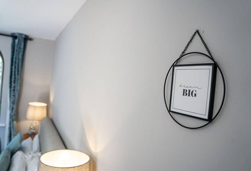 فندق Castle At Edgehill