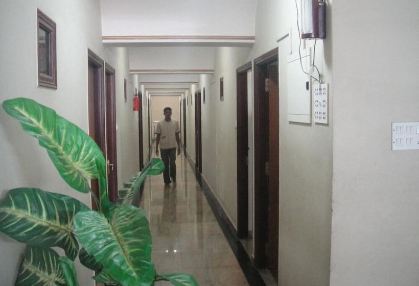 בית מלון כפרי Chinna's Residency